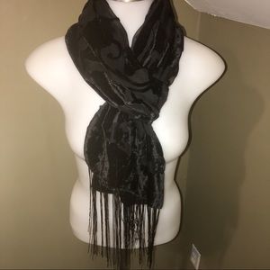 NEW Avenue Women’s Black formal fringe scarf